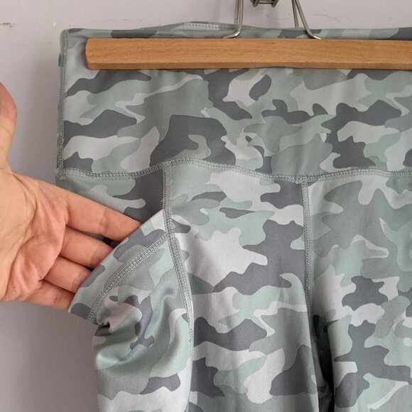 90 Degree By Reflex Camo Bike Shorts Stretch High Waist Pockets Gym Workout - Picture 4 of 5